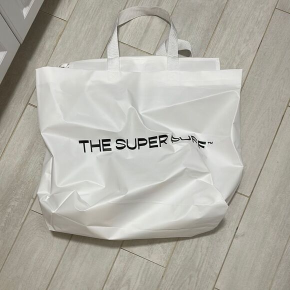 Aritzia tote new zip top - Picture 1 of 5